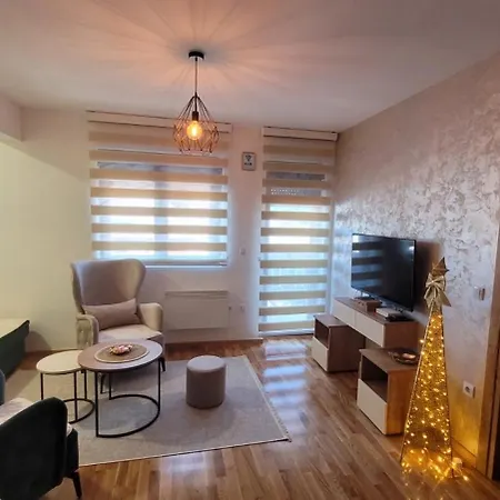 Jana Apartment *